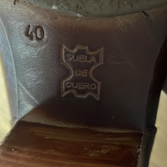 Neosens Size 9 or 9.5 (40 European) ankle boot with chunky 3” heel - Picture 10 of 11